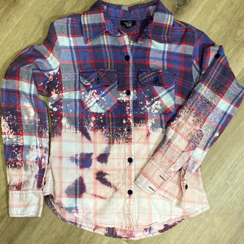 Bleached Distressed Flannel Rue 21 Sz small- Faith
